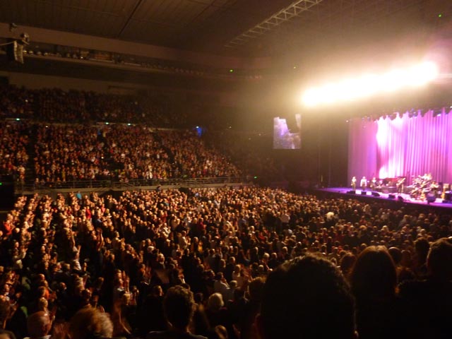 LeonardCohen2010-11-13LaverArenaMelbourneAustralia (2).jpg
